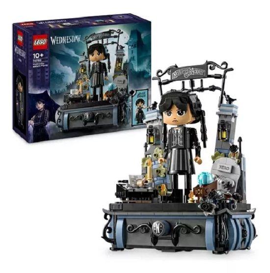 ２台おまとめ Lego 76780 Wednesday - Figura da Wandinha Addams 702 peças